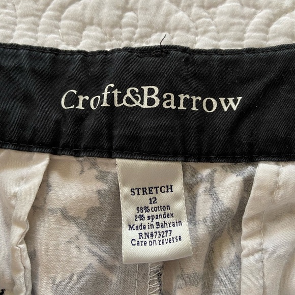 Croft & Barrow Floral Print Capris Black and White Pockets Size 12 - Picture 3 of 11